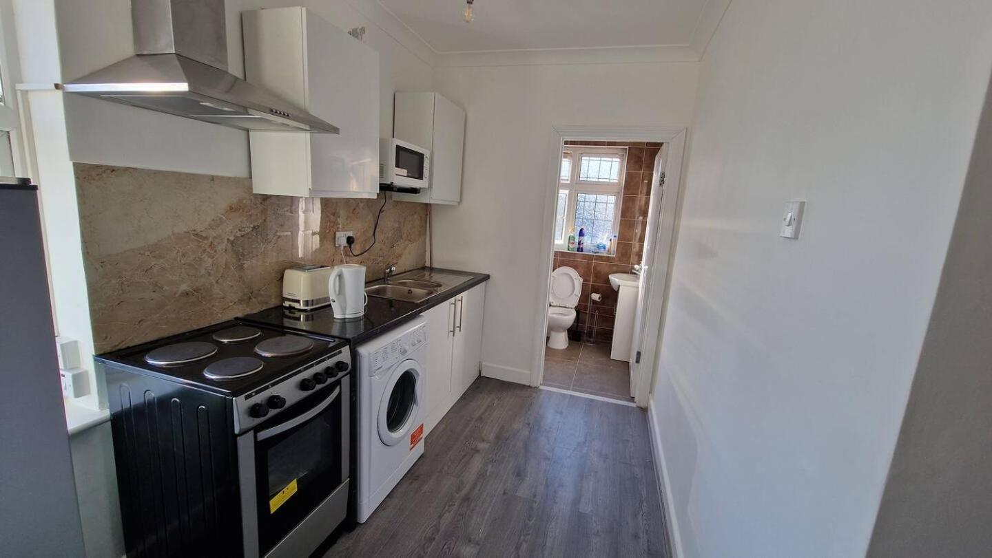 Starlet Property Wanstead Екстериор снимка